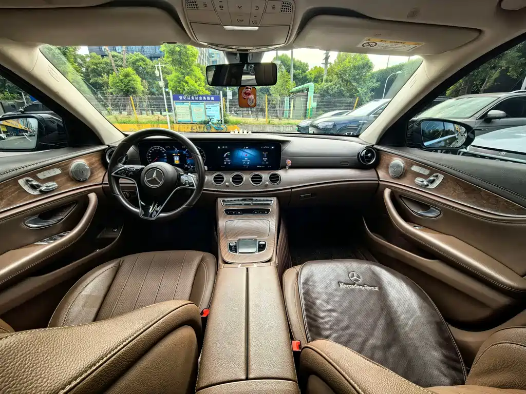 Mercedes-Benz E-Class — миниатюра 9