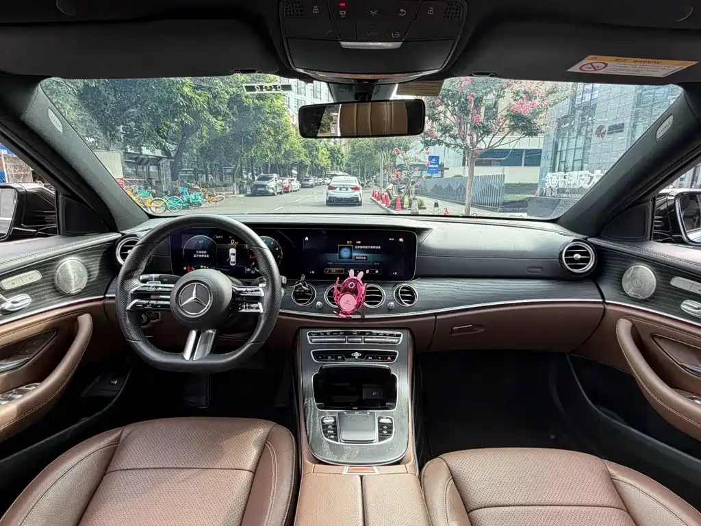 Mercedes-Benz E-Class — миниатюра 13