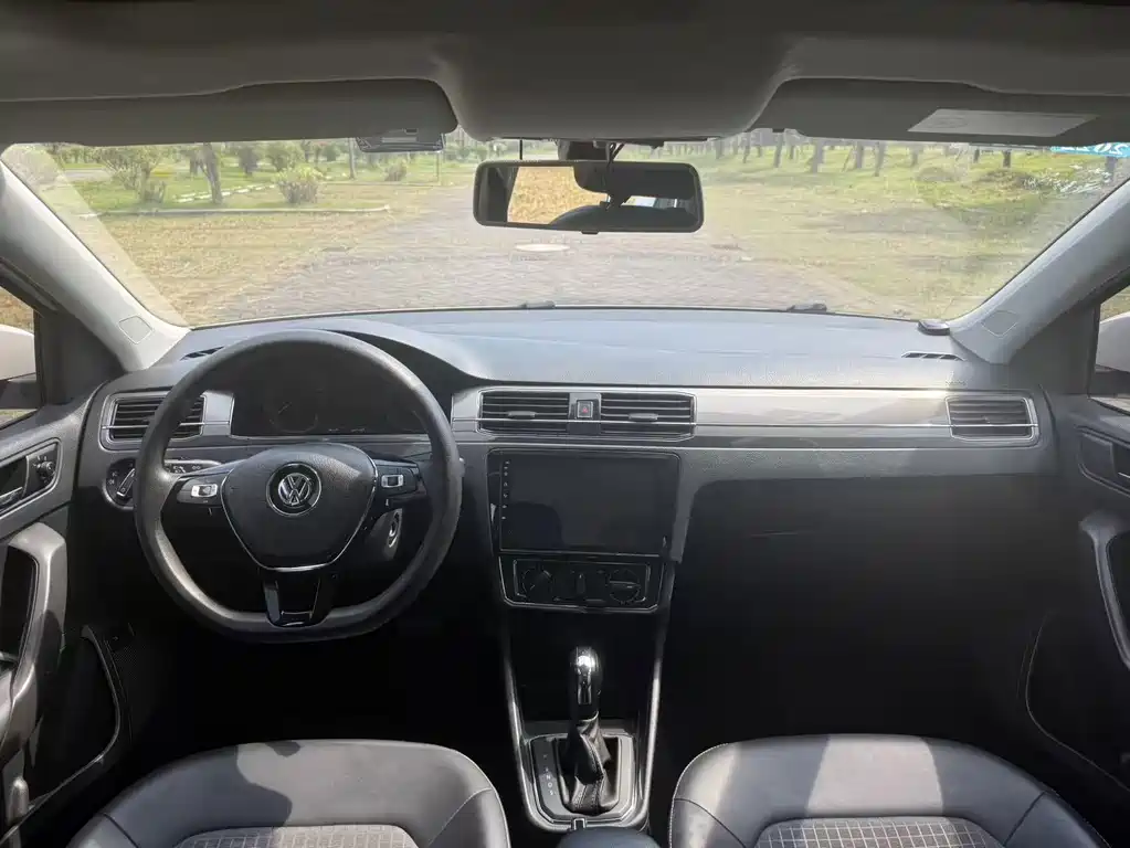 Volkswagen Santana — миниатюра 8