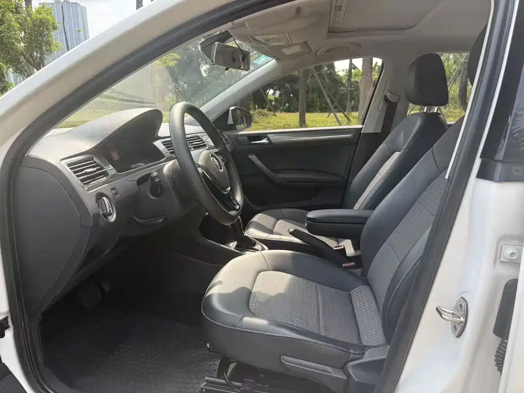 Volkswagen Santana — миниатюра 6