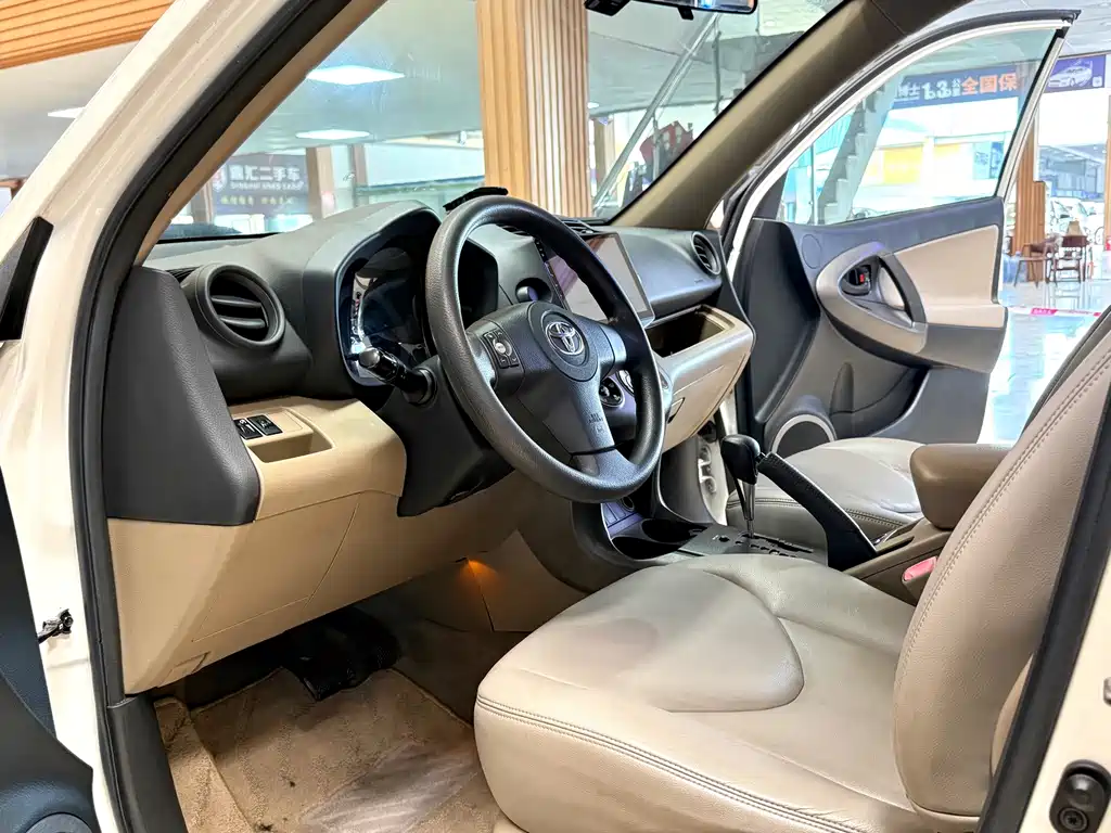 Toyota RAV4 — миниатюра 17