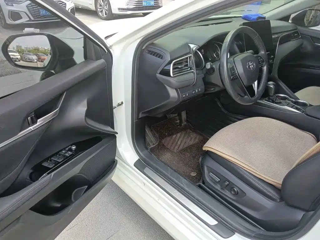 Toyota Camry — миниатюра 14