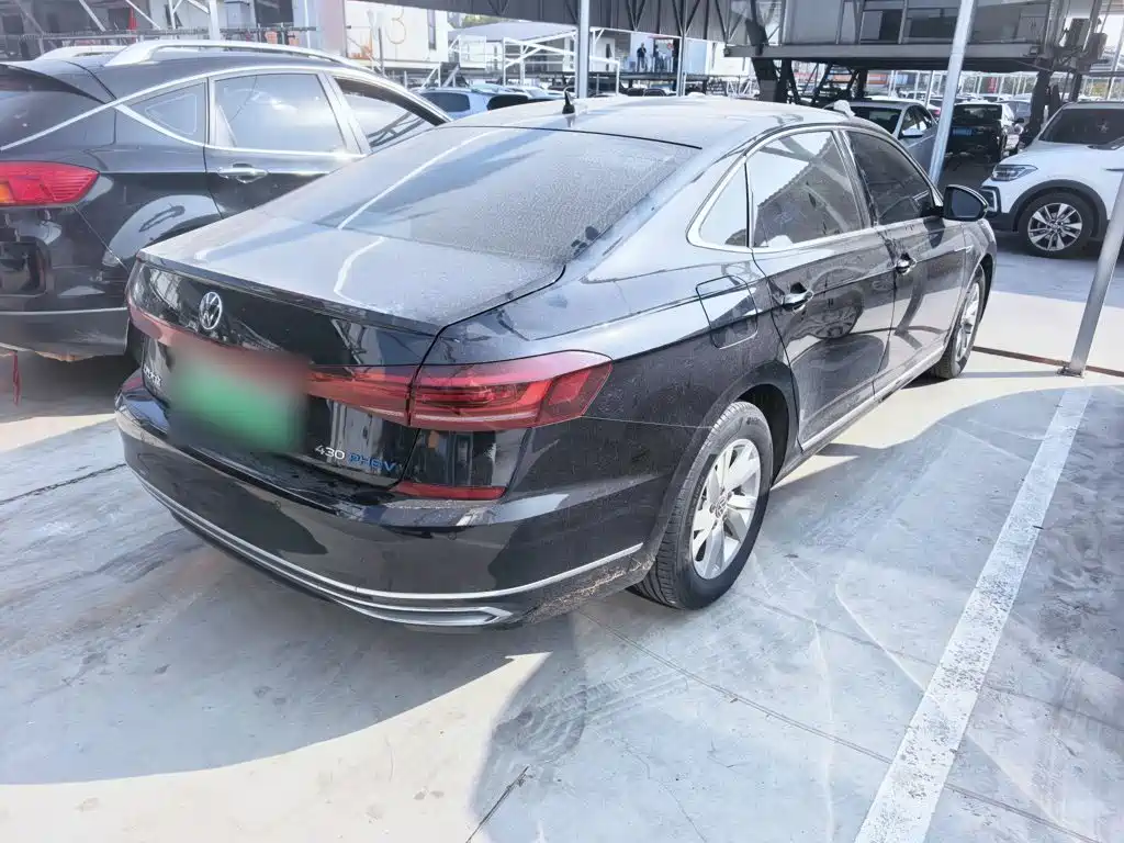 Volkswagen Passat PHEV — миниатюра 7