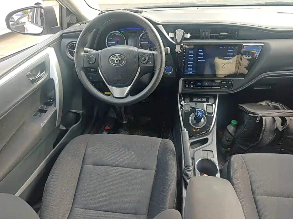 Toyota Corolla Hybrid — миниатюра 11