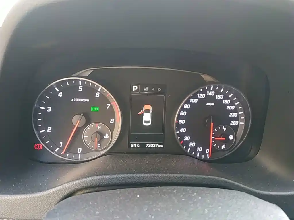 Hyundai Elantra — миниатюра 12