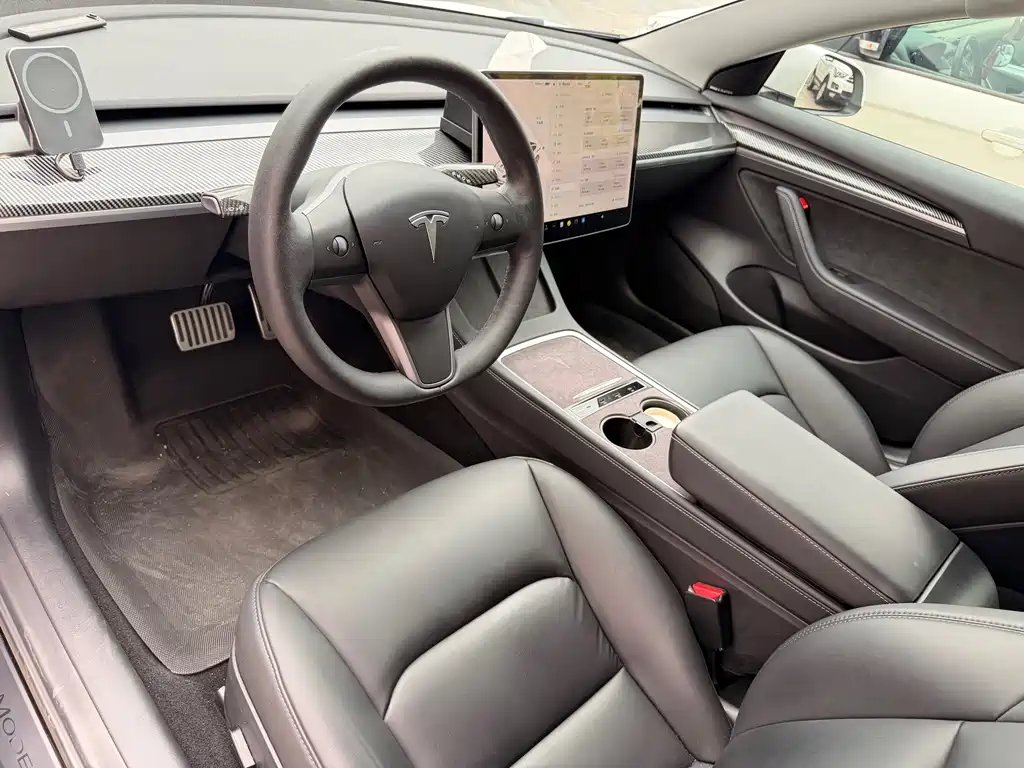 Tesla Model 3 — миниатюра 6