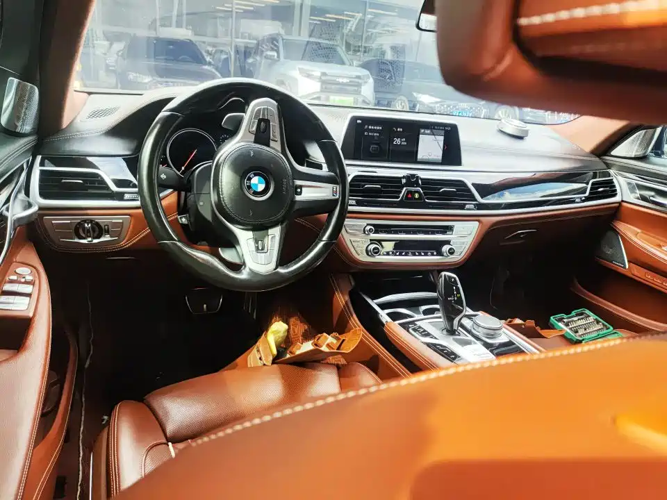 BMW 7 Series — миниатюра 5