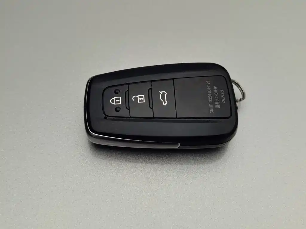 Toyota Camry — миниатюра 19