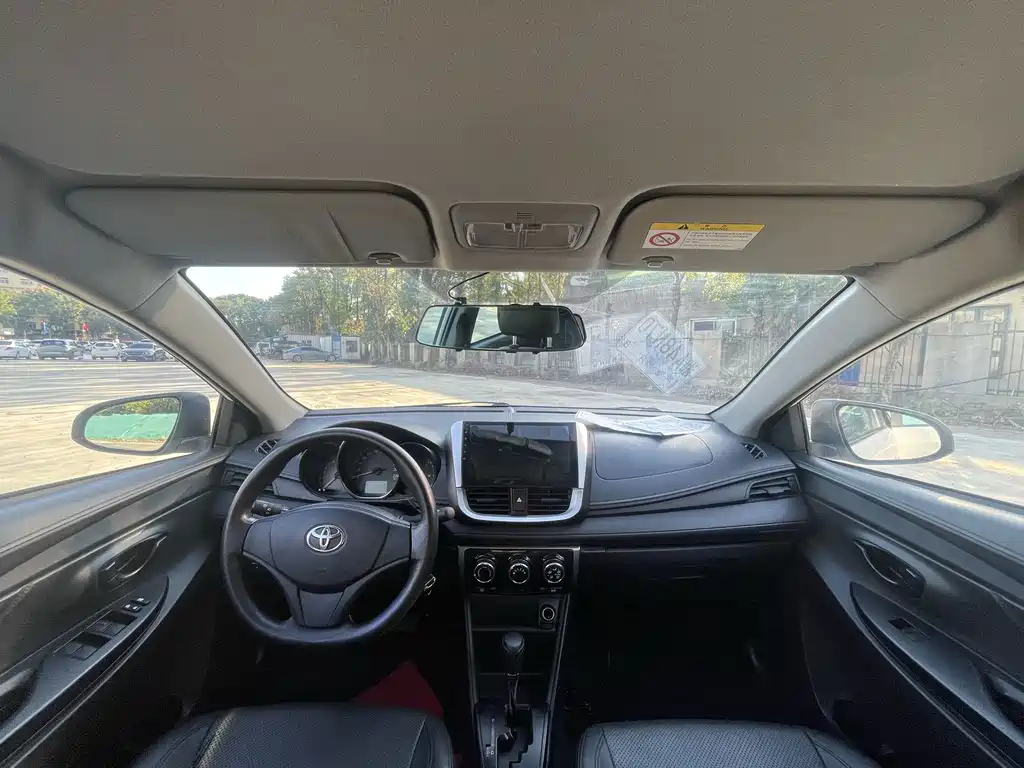 Toyota Yaris L — миниатюра 5