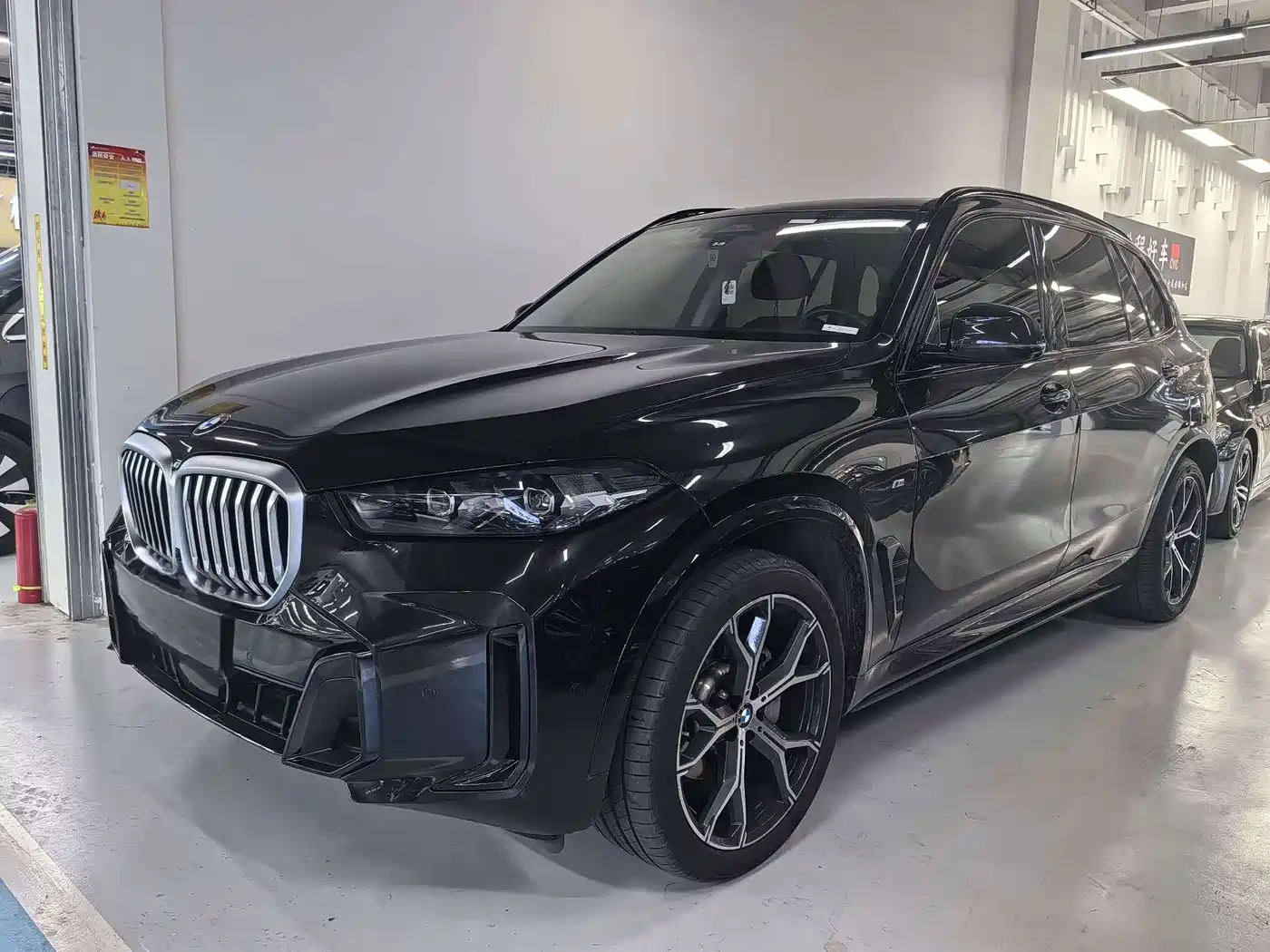 宝马X5 2025款 xDrive 30Li 尊享型M运动曜夜套装 2025