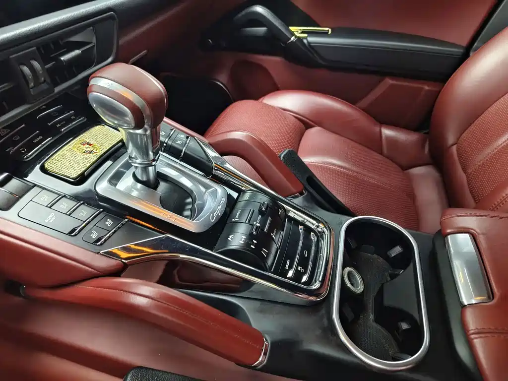 Porsche Cayenne — миниатюра 6