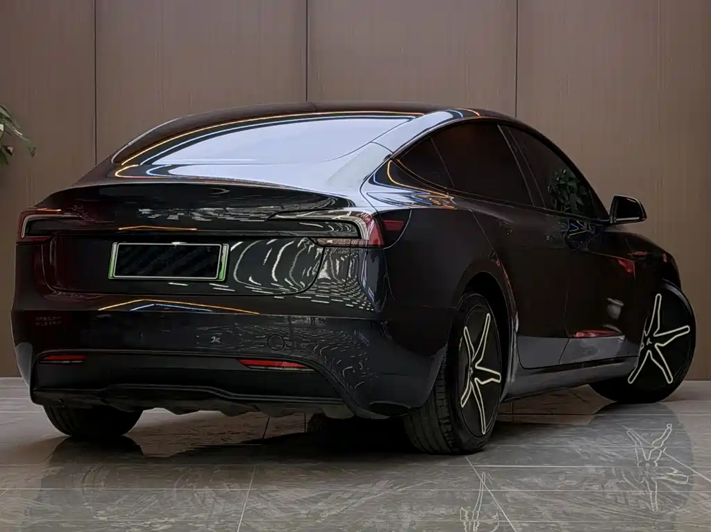 Tesla Model 3 — миниатюра 15