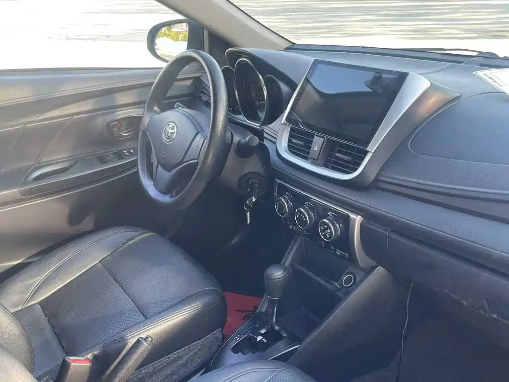 Toyota Yaris L — миниатюра 4