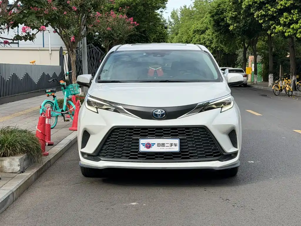 Toyota Granvia — миниатюра 2