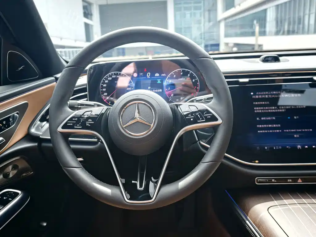 Mercedes-Benz E-Class — миниатюра 13