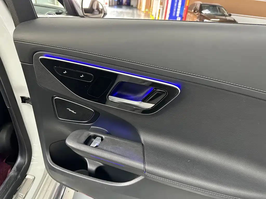 Mercedes-Benz C-Class — миниатюра 17