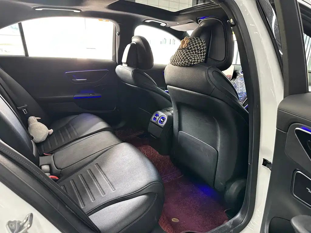 Mercedes-Benz C-Class — миниатюра 16
