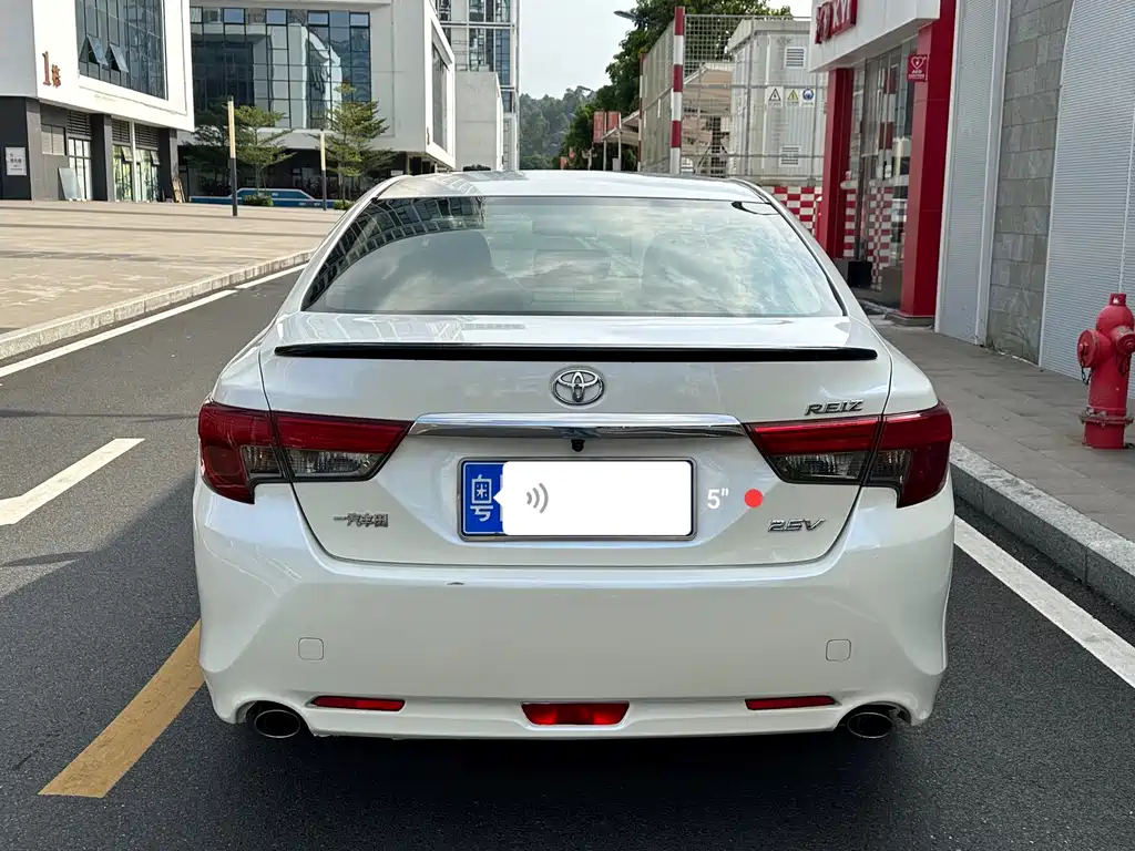 Toyota Reiz — миниатюра 3