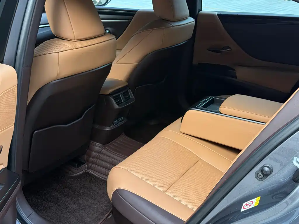 Lexus ES — миниатюра 8