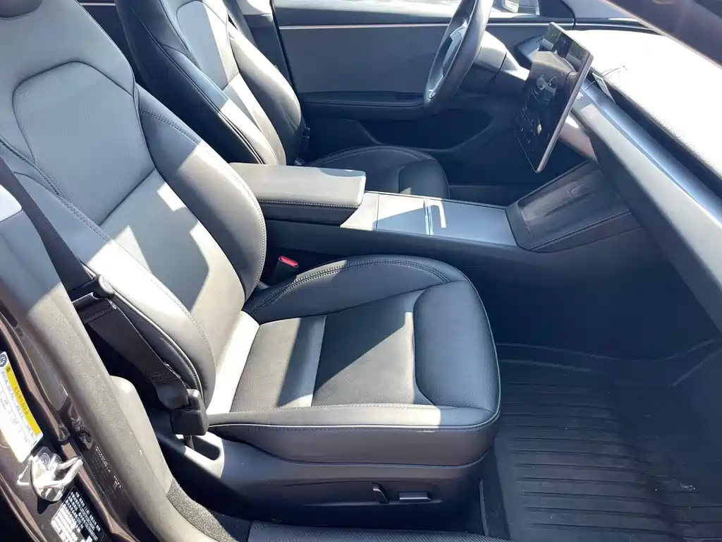 Tesla Model 3 — миниатюра 12