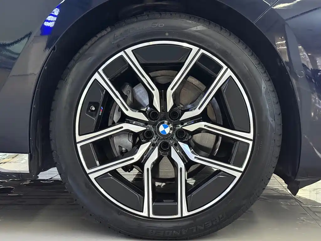 BMW 7 Series — миниатюра 18