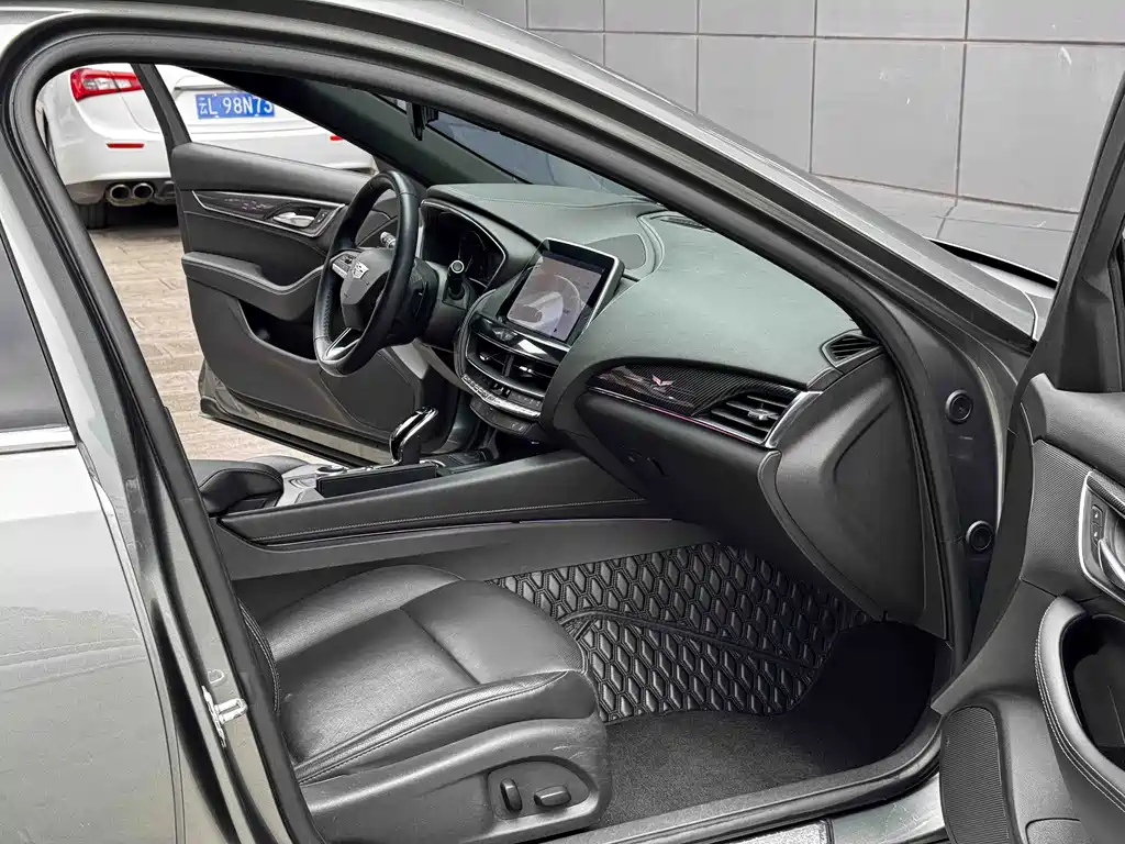 Cadillac CT5 — миниатюра 6