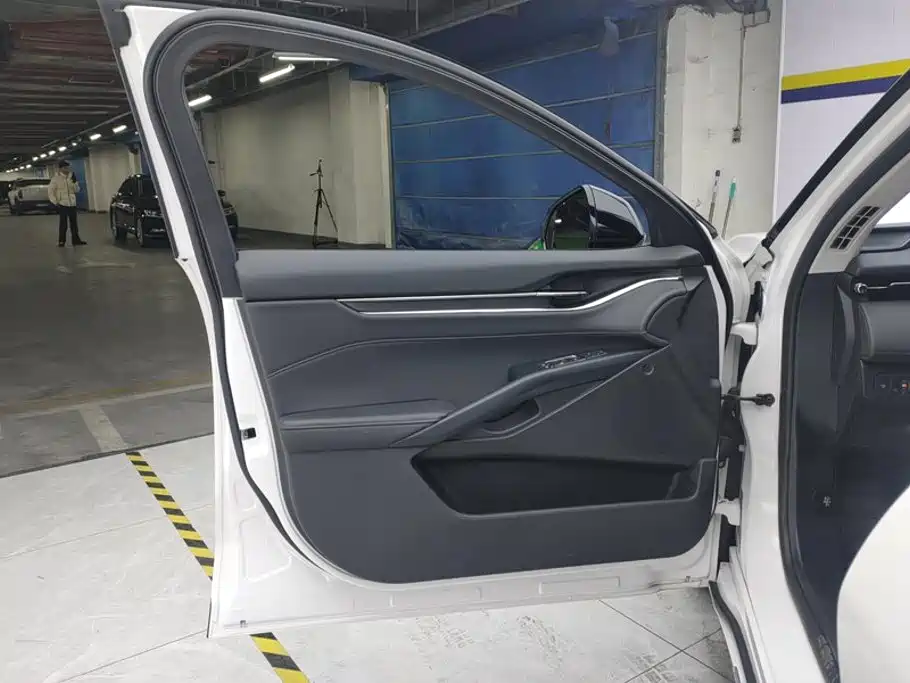 Ford Mondeo — миниатюра 7