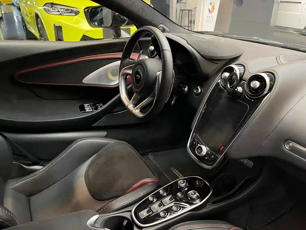 McLaren GT — миниатюра 12