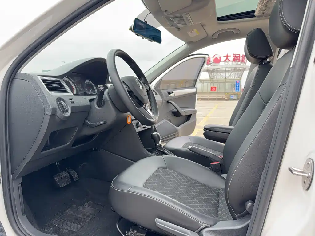 Skoda Rapid — миниатюра 10