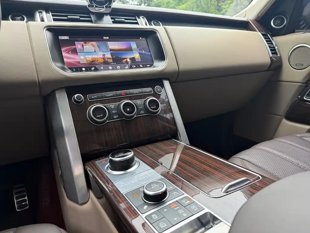 Land Rover Range Rover — миниатюра 18