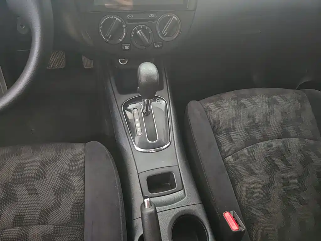 Nissan Tiida — миниатюра 14