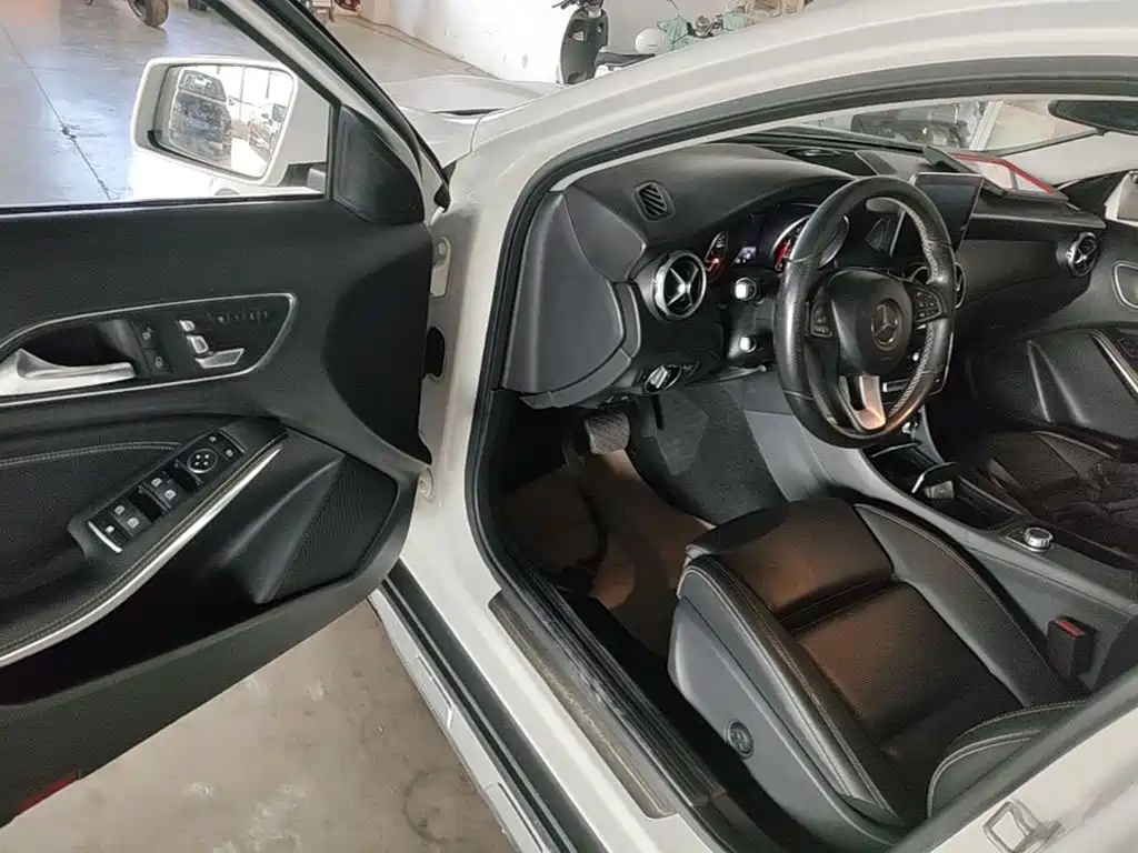 Mercedes-Benz GLA — миниатюра 16