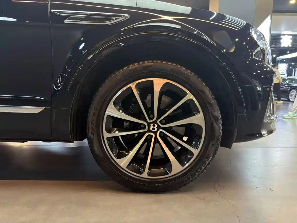 Bentley Bentayga — миниатюра 12