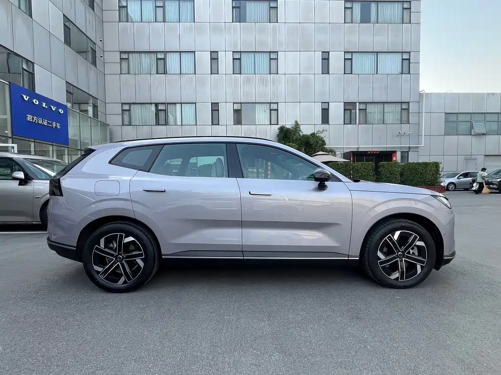 Volvo XC70 PHEV — миниатюра 2