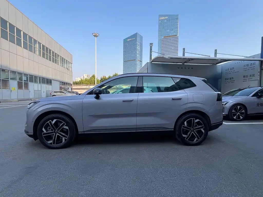 Volvo XC70 PHEV — миниатюра 5