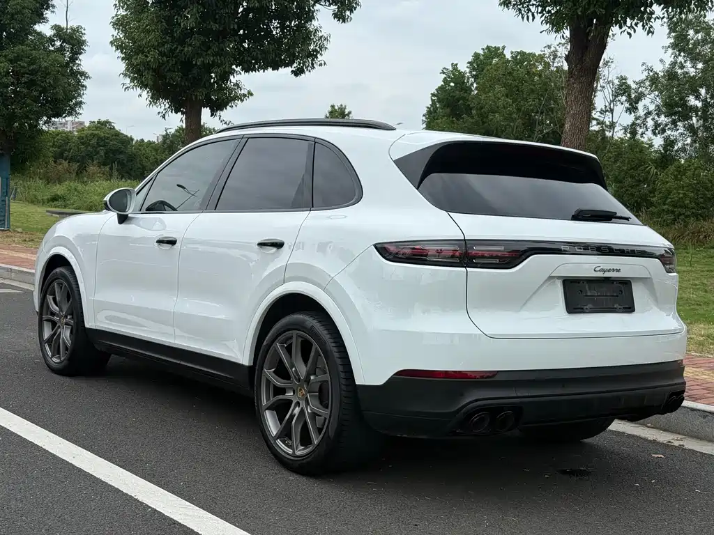 Porsche Cayenne — миниатюра 12