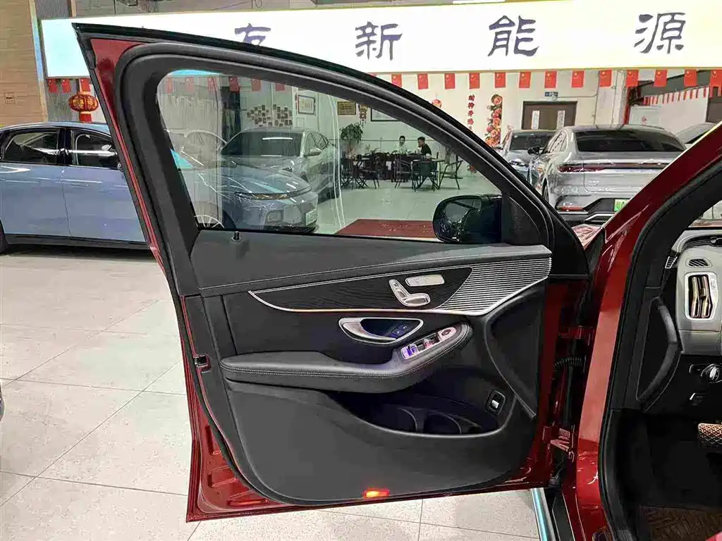 Mercedes-Benz EQC — миниатюра 32
