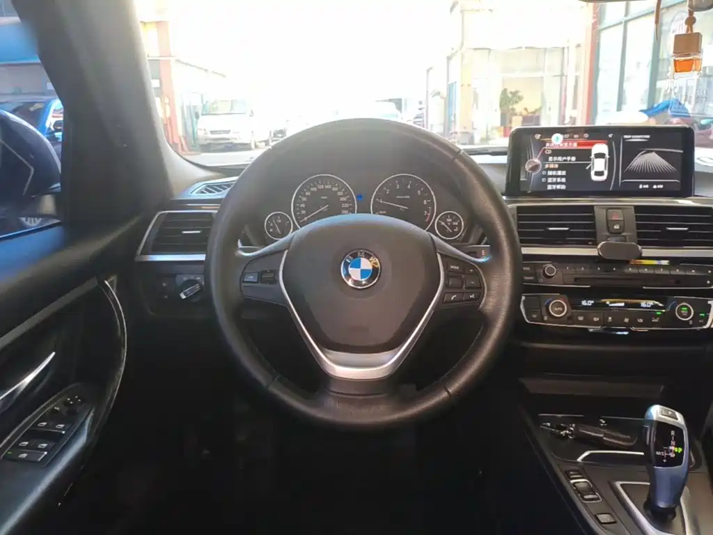 BMW 3 Series — миниатюра 11