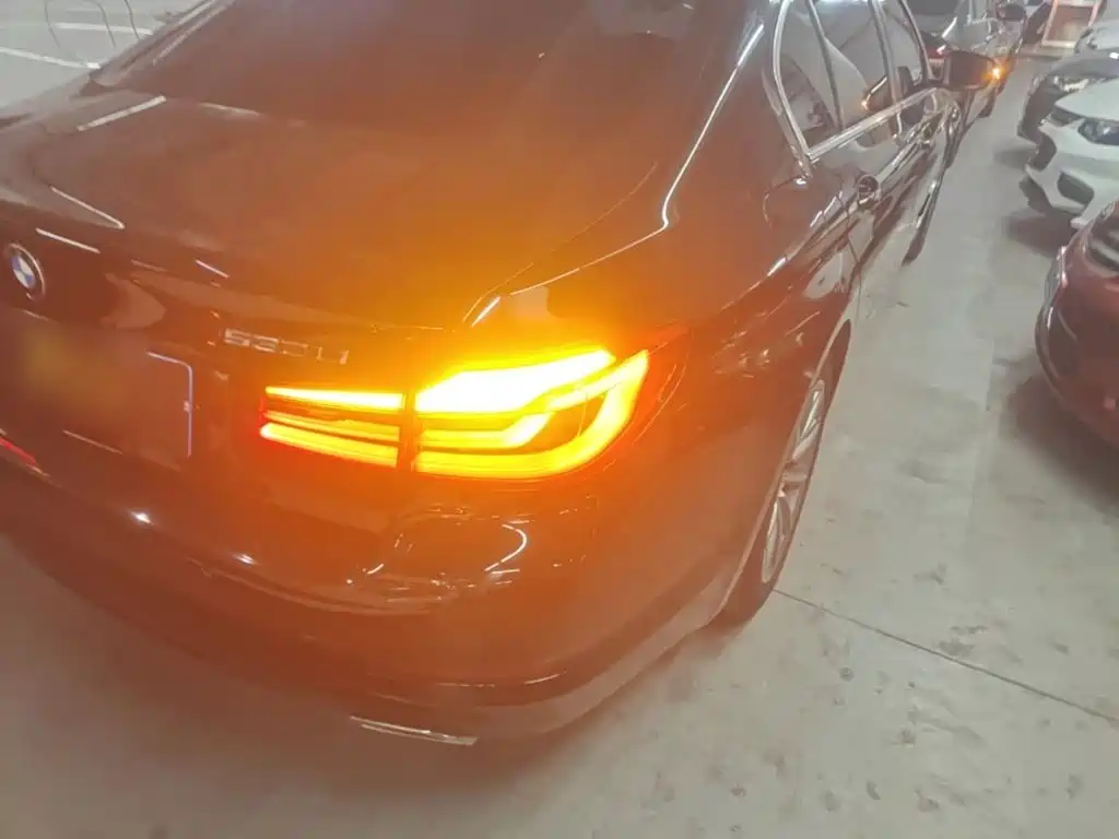 BMW 5 Series — миниатюра 8