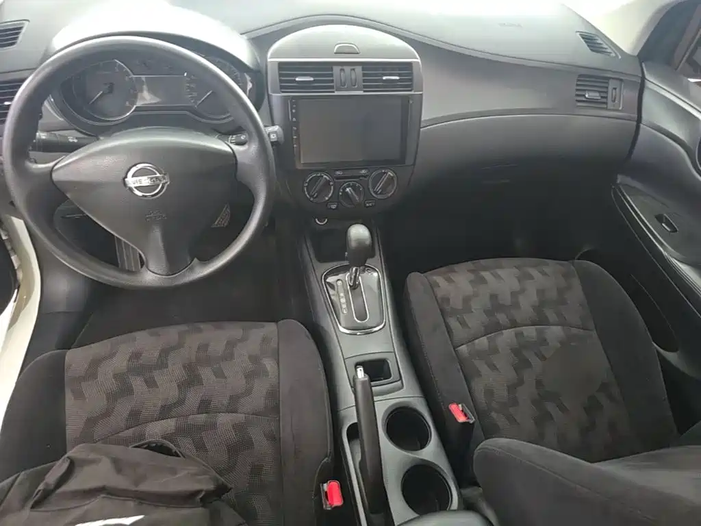 Nissan Tiida — миниатюра 10