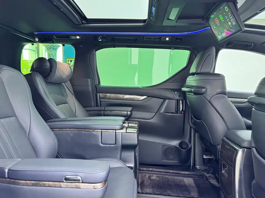 Toyota Vellfire — миниатюра 10