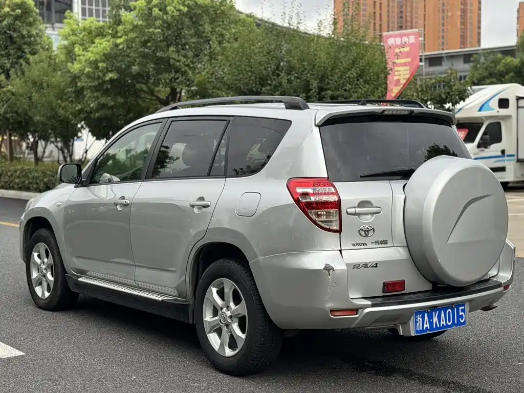 Toyota RAV4 — миниатюра 11