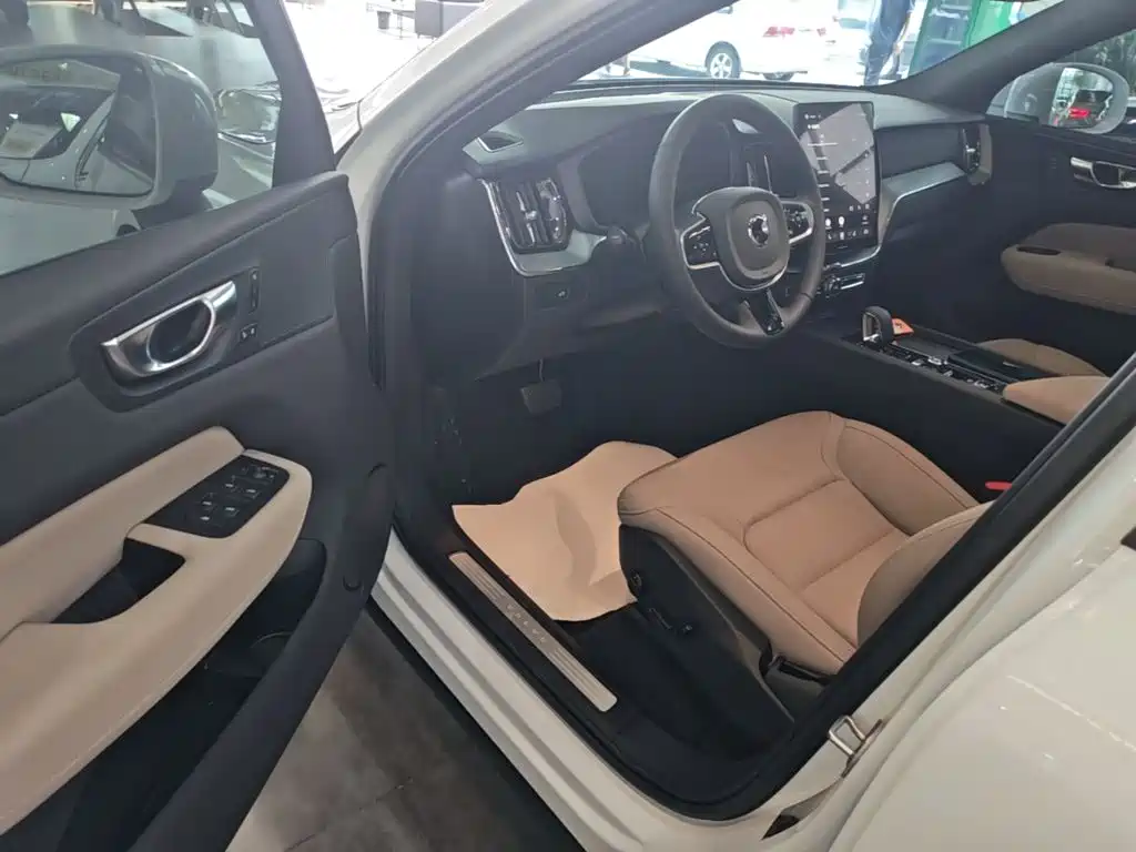 Volvo XC60 — миниатюра 16