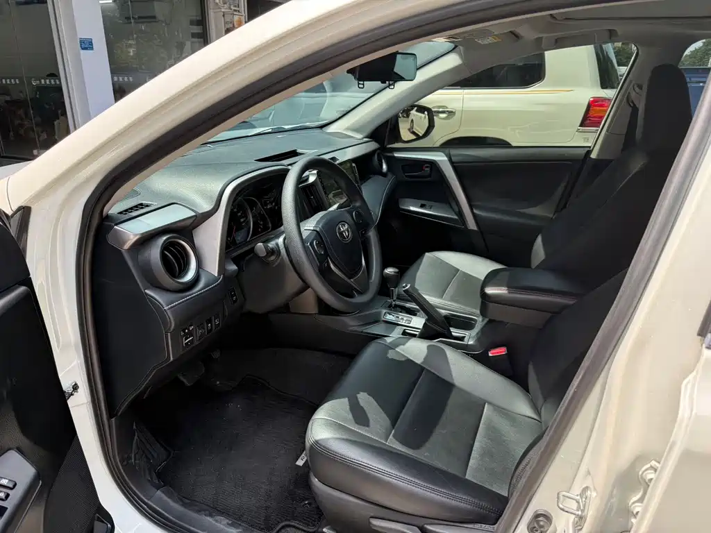 Toyota RAV4 — миниатюра 3