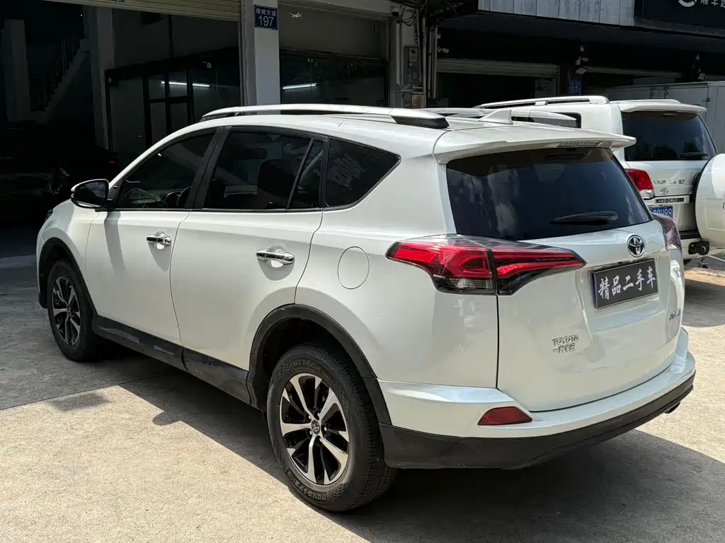 Toyota RAV4 — миниатюра 16