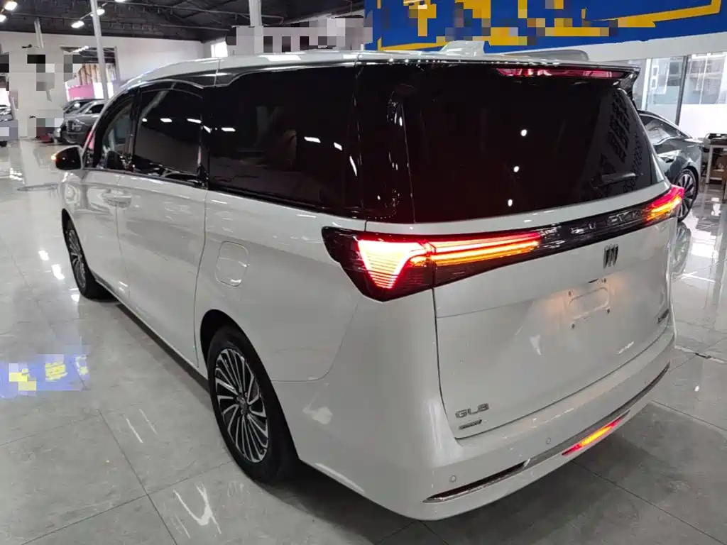 Buick GL8 Hybrid — миниатюра 5