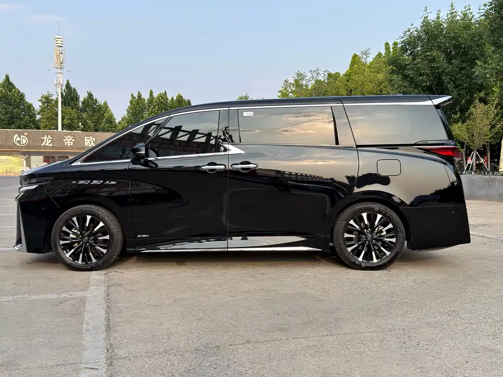 Toyota Vellfire — миниатюра 3