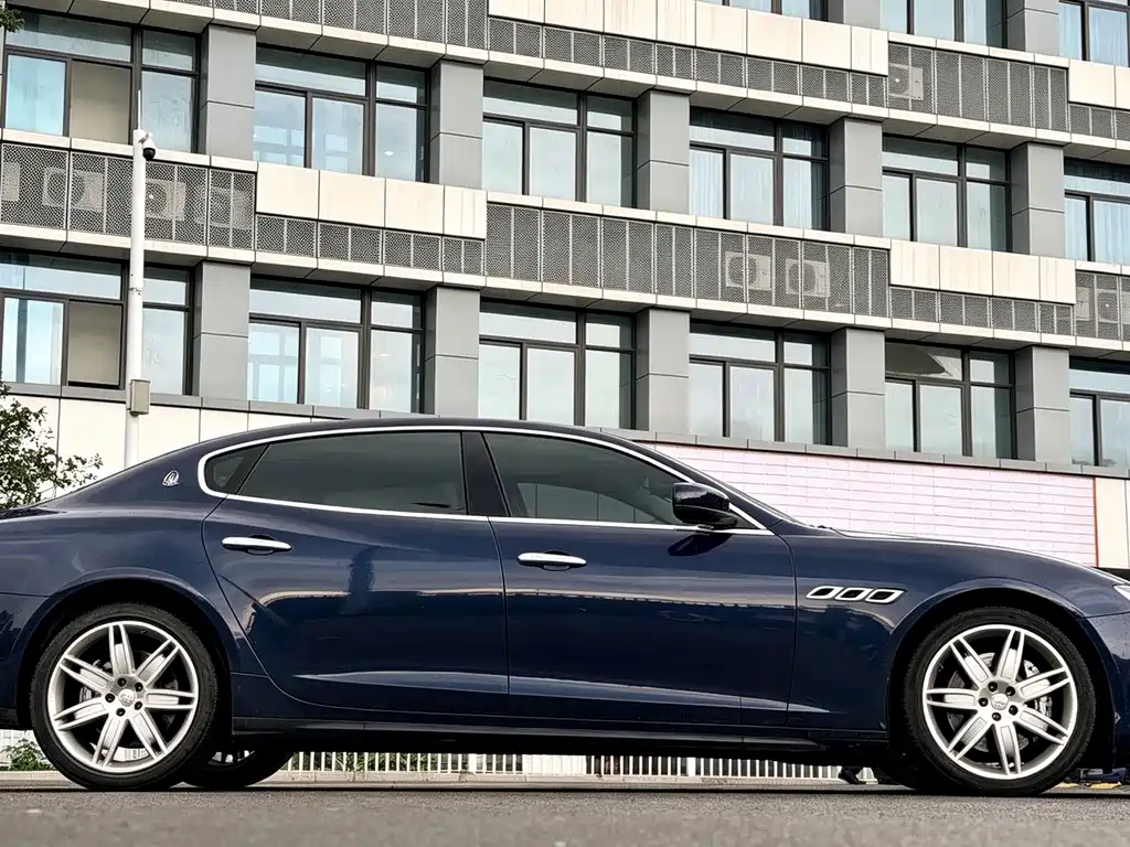 Maserati Quattroporte — миниатюра 6