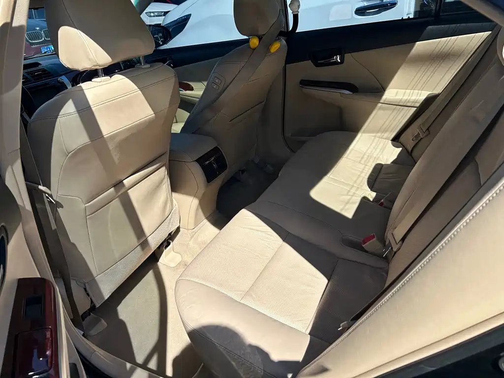 Toyota Camry — миниатюра 5
