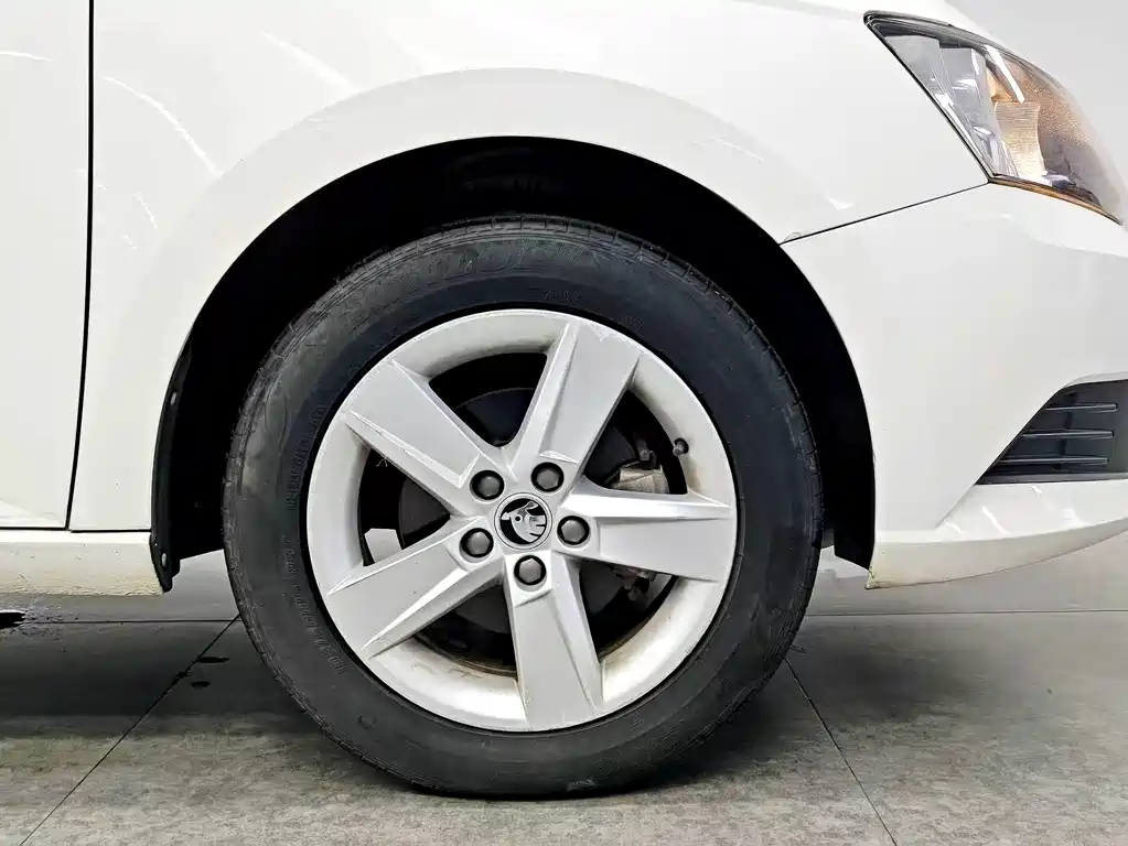 Skoda Fabia — миниатюра 15